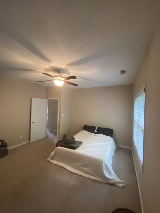 Master bedroom - 4 Pyramid Dr