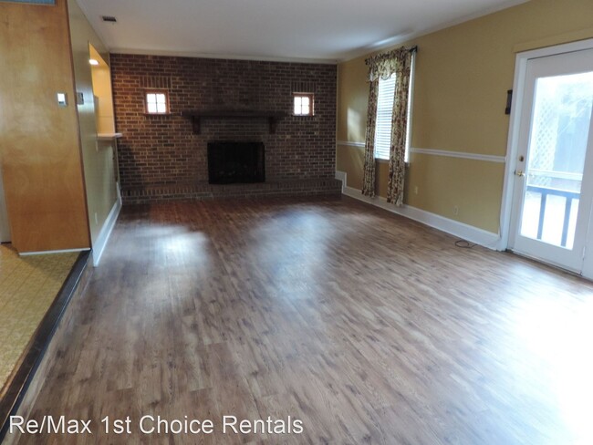Building Photo - 3 br, 1 bath House - 204 E Fourth Street