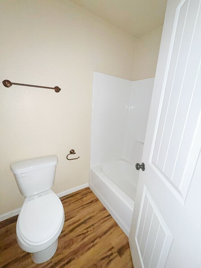 Foto del edificio - Close to school/Neighborhood surrounded by trees/Cozy