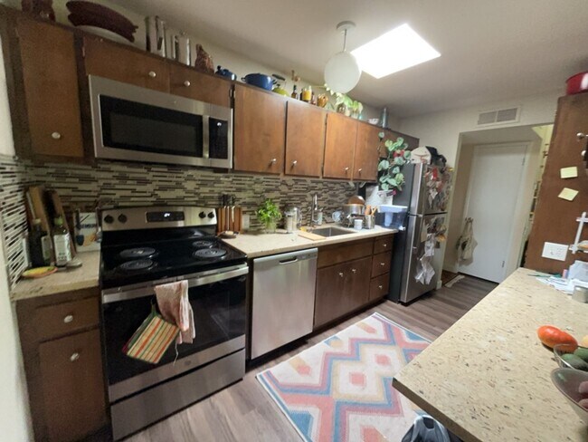Building Photo - 3 bedroom duplex in North Davis