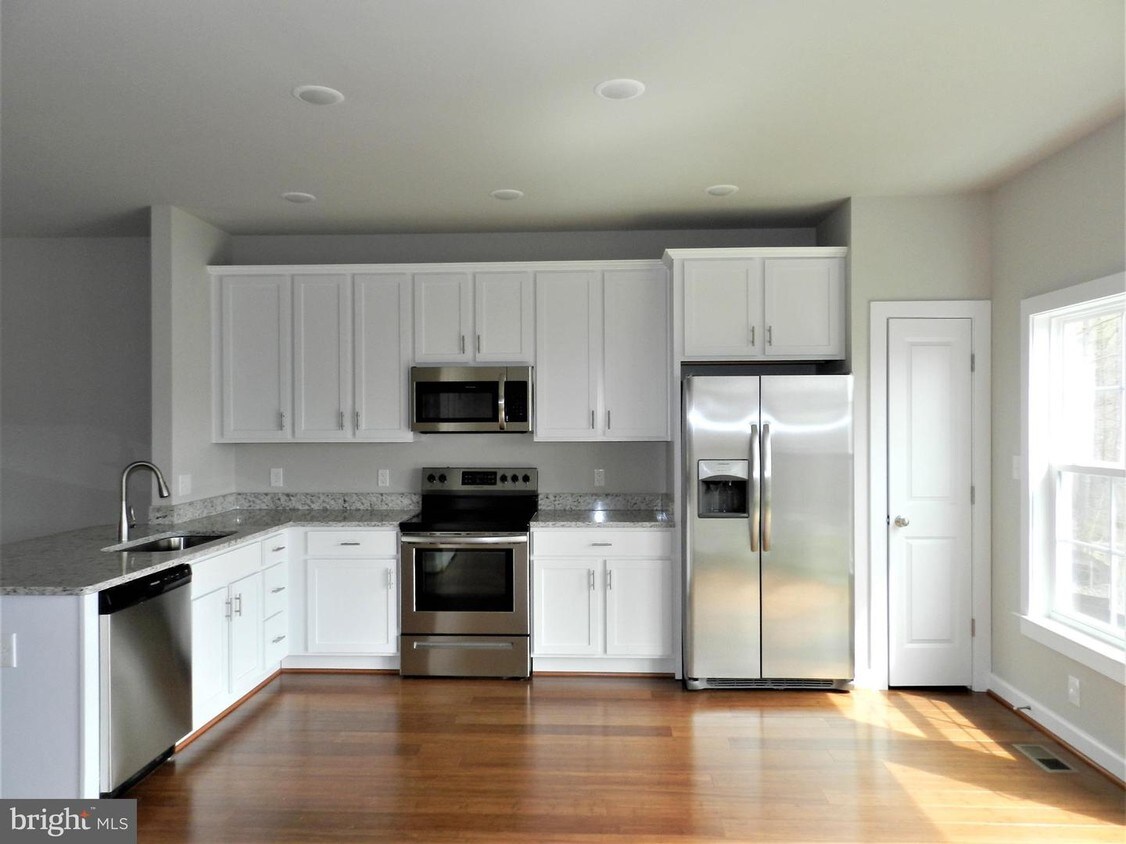 Foto principal - 82 Andrews Pl