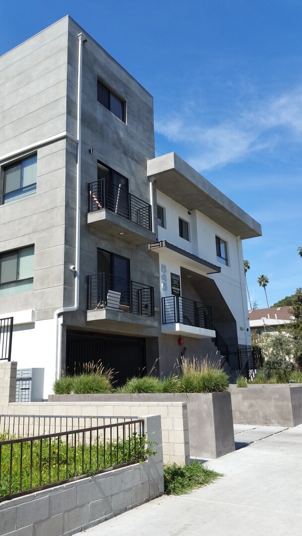 Foto del edificio - 545 N Kenmore Ave