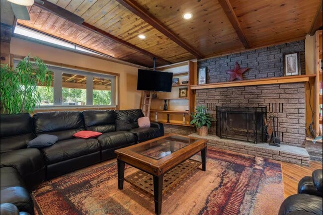 Foto del edificio - 10128 2nd St NW