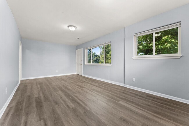 Foto del edificio - Fully Renovated 4 Bedroom 2 Bath | Open to...