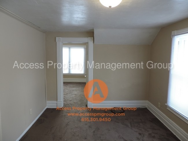 Building Photo - 1408 Alamo Ave