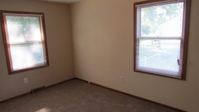 Foto del edificio - 2136 Breton Rd SE
