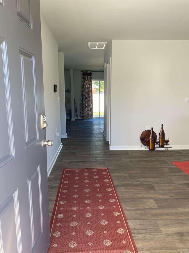 Foto del edificio - 1313 Riverstone Dr