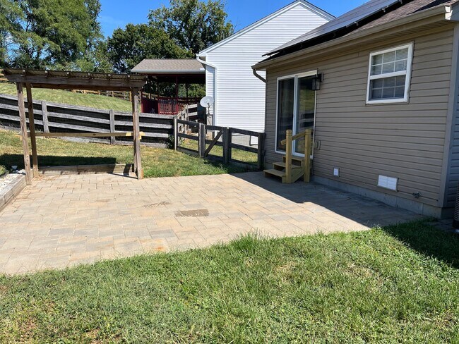 Foto del edificio - 2435 Hilliard Dr