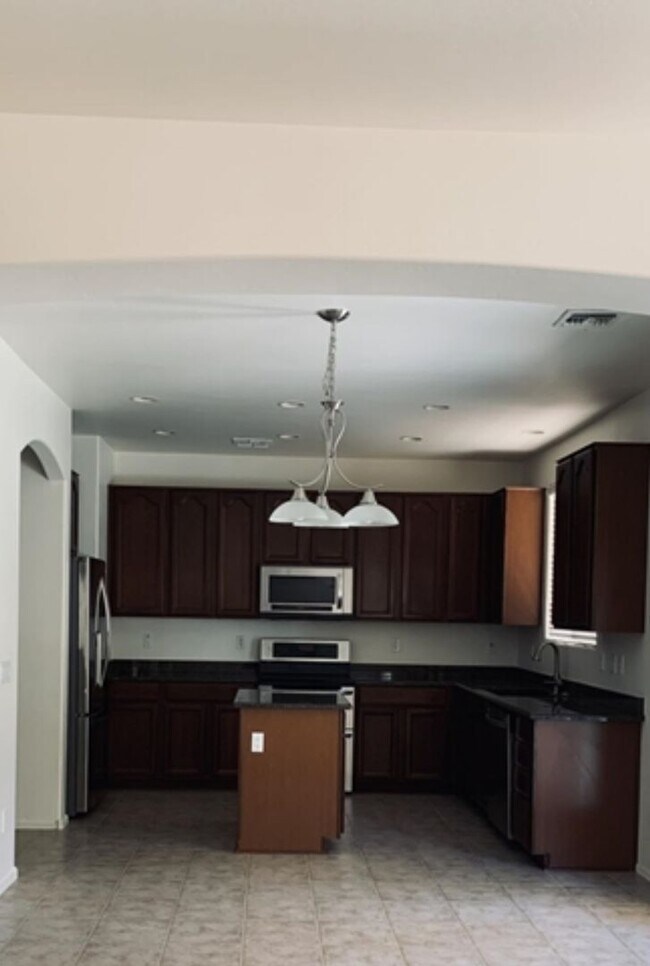 Foto del edificio - 4 BEDROOM IN GOODYEAR