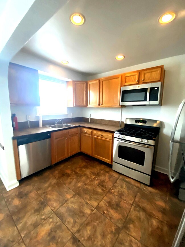 Building Photo - 923 Maiden Choice Ln