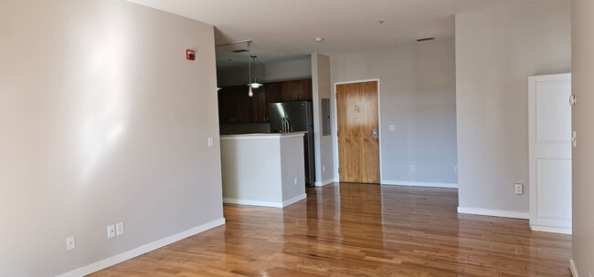 Building Photo - 863 Flynn St