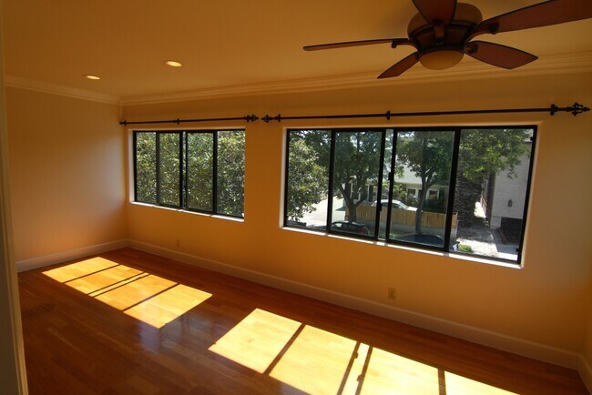 Foto del edificio - 600 N Sweetzer Ave