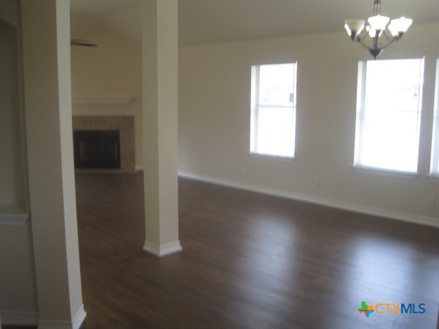 Building Photo - 905 Lantana Dr