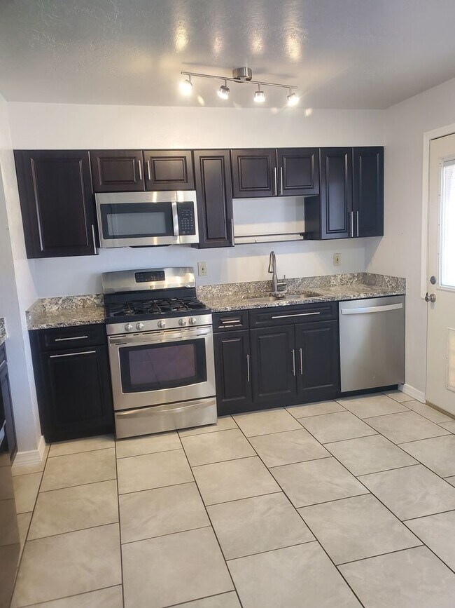 Building Photo - 3BR House in Mesa with RV gate and no HOA