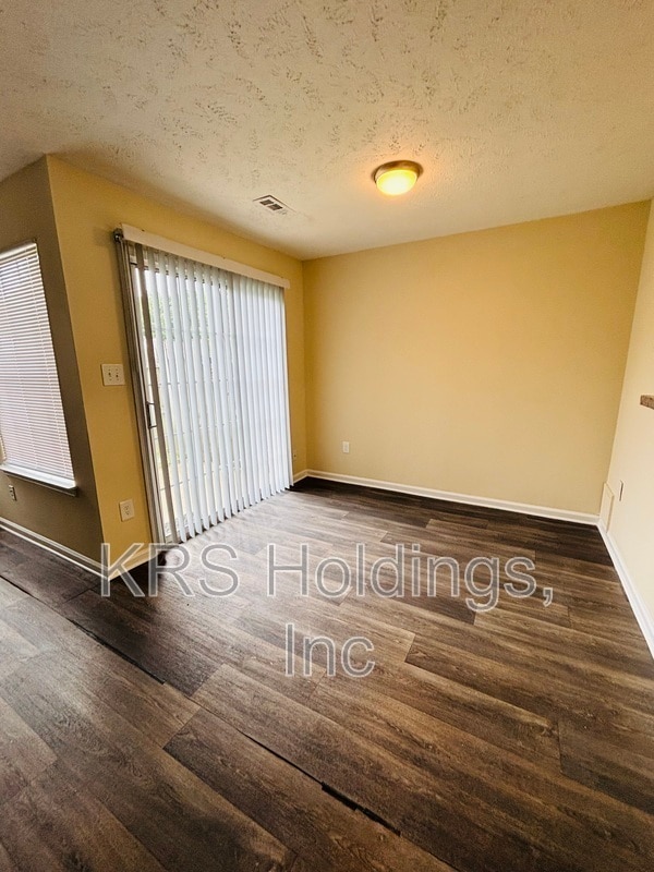 Building Photo - 11010 Salem Village Dr