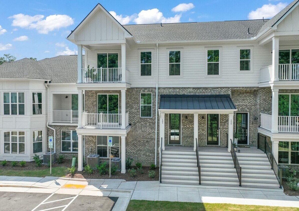 Modern, Spacious 2 Bed Townhome, Brier Creek Country Club, Golf course views! - Modern, Spacious 2 Bed Townhome, Brier Creek Country Club, Golf course views!