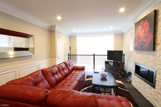 Foto del edificio - 4 br, 3 bath  - 1908 W Belmont Ave # 1