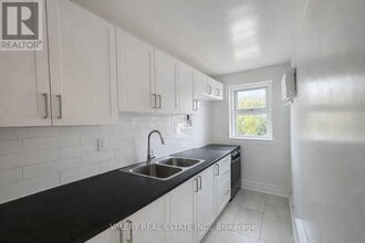 Building Photo - 391 Sherbourne St