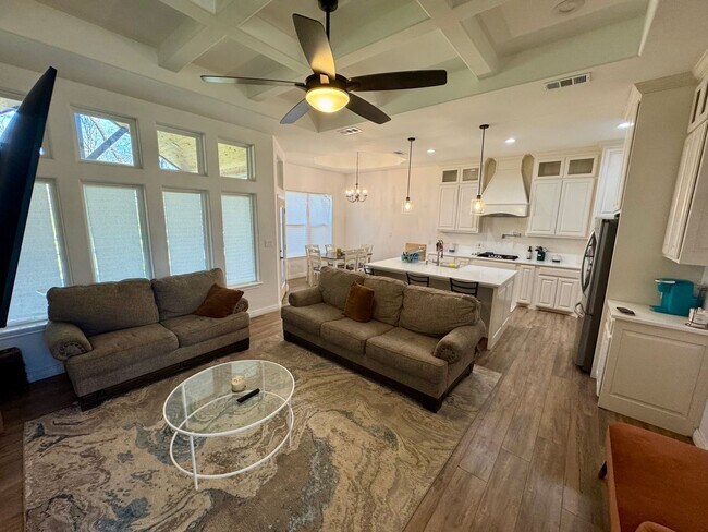 Building Photo - 421 Mt Pleasant St