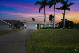 Building Photo - 131 NE Naranja Ave