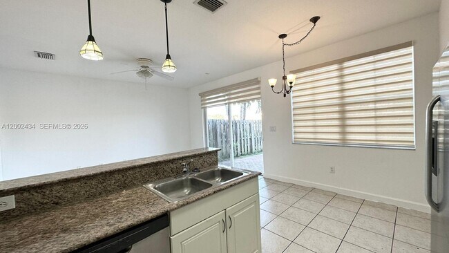Foto del edificio - 10911 NW 79th St