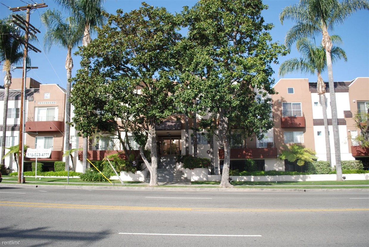 Primary Photo - 4417 Hazeltine Ave