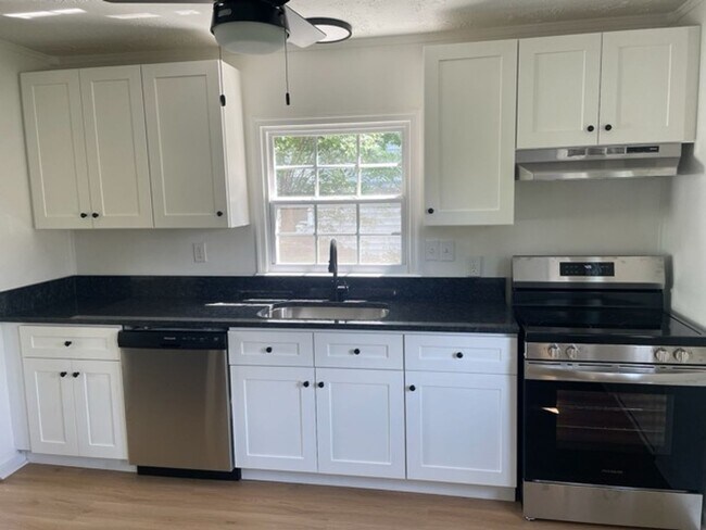 Foto del edificio - 1024 Halsey Ln