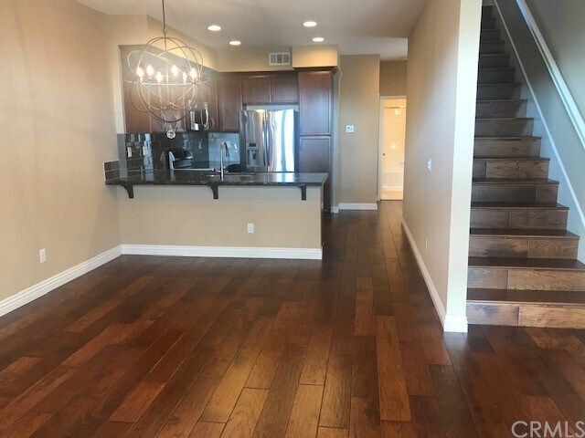 Foto principal - 521 S Brea Blvd