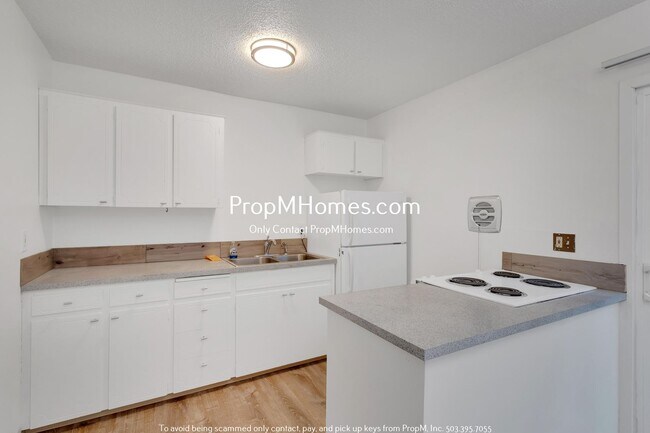 Foto del edificio - Updated Two Bedroom First Floor Unit in the Heart of Oregon City