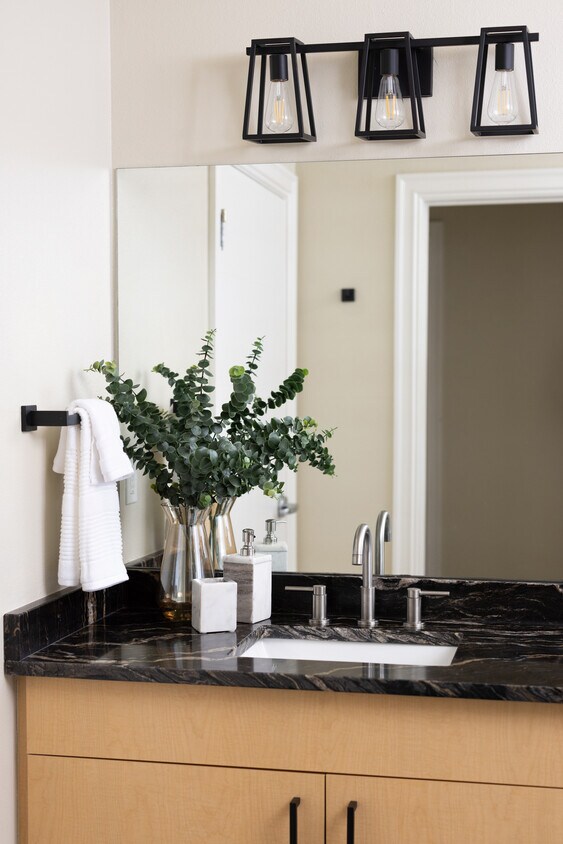 Fotografía del edificio - 222 S Main St