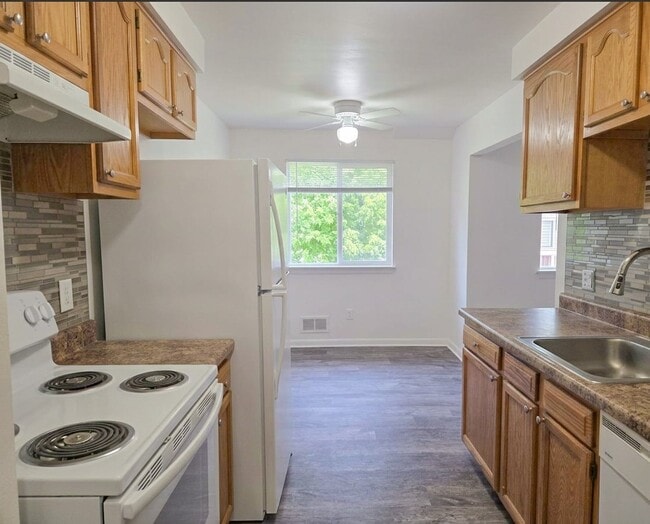 Foto del edificio - East Ridge Manor Apartment Homes