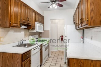Building Photo - 456 A River Rd