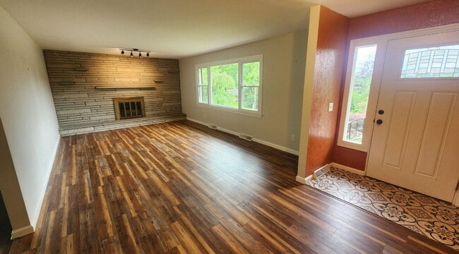 Building Photo - Washington - 3 Bedroom 1 Bathroom - Update...