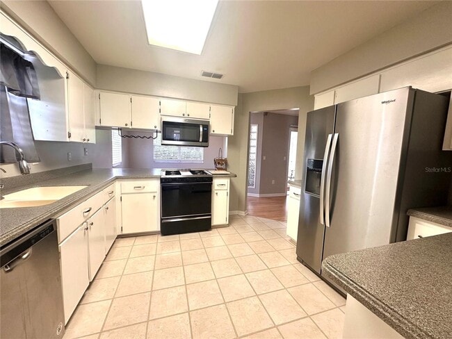 Building Photo - 1649 Selkirk Dr