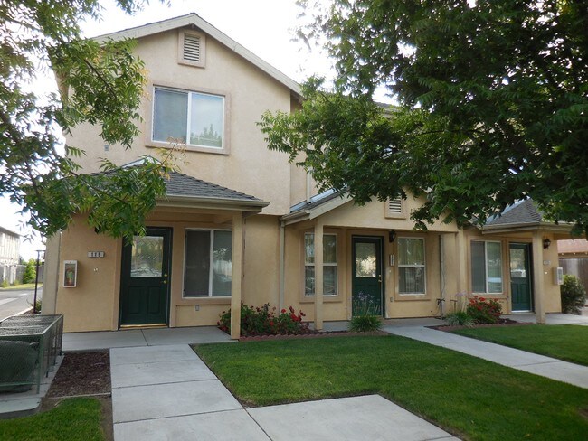 Building Photo - Hollybrook Estates