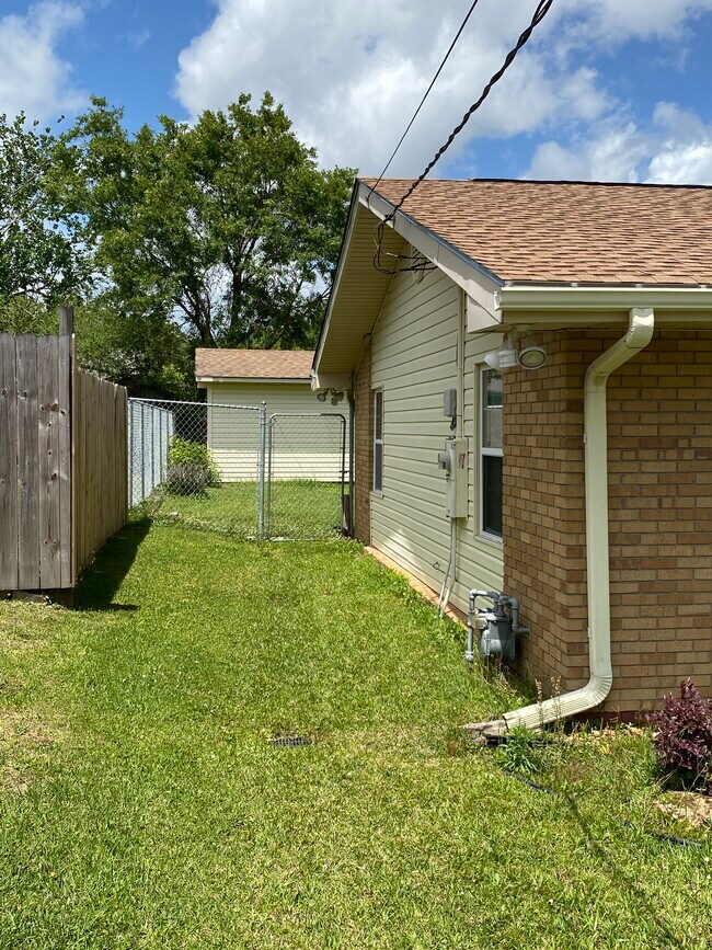 Foto del edificio - 15206 Royal St