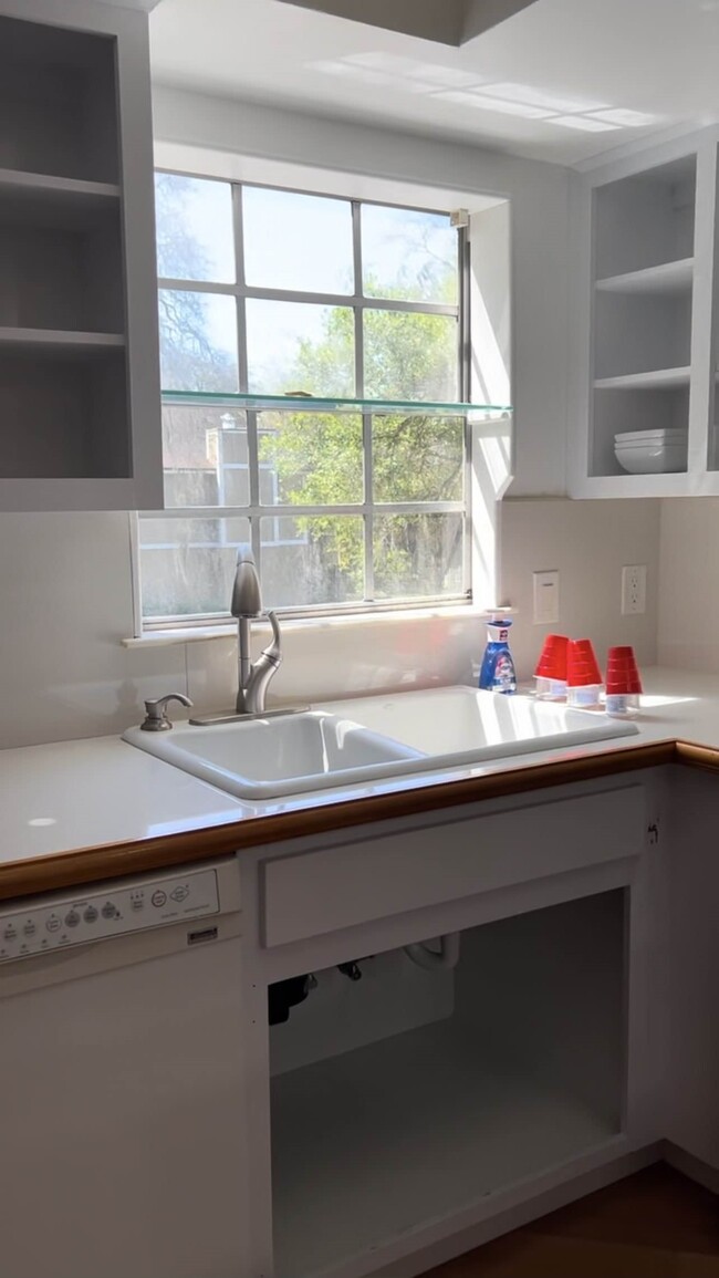 Sink with view. - 14448 Reuter Strasse Cir