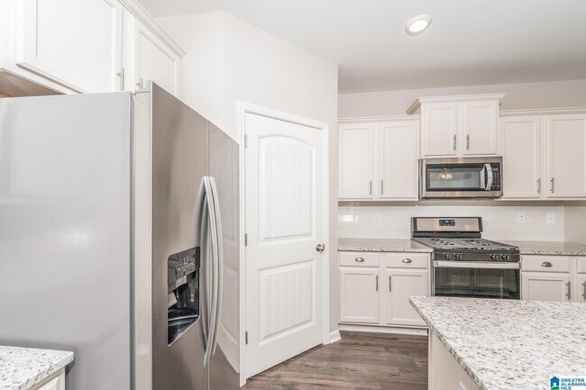 Building Photo - 6369 Southern Trace Dr