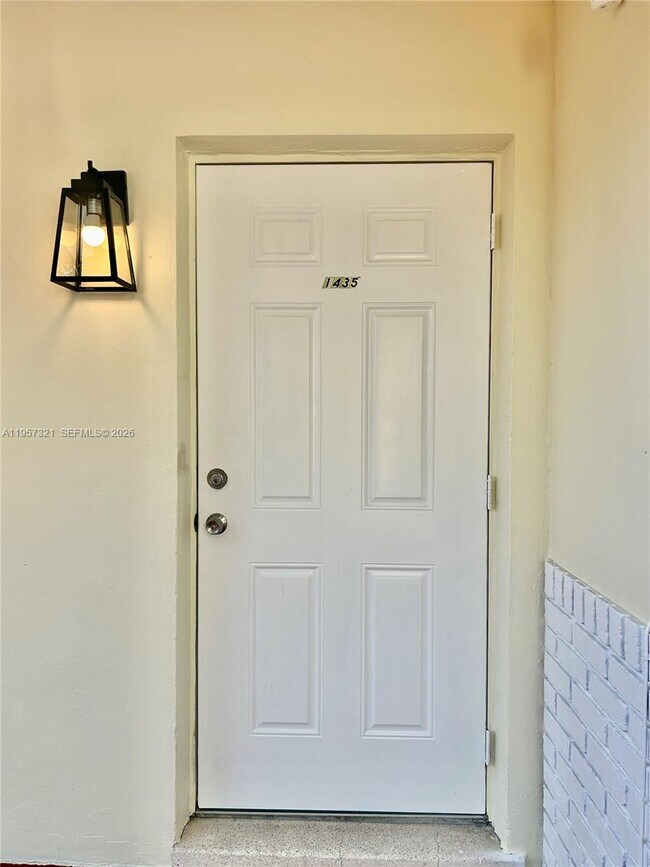 Foto del edificio - 1435 NE 22nd St