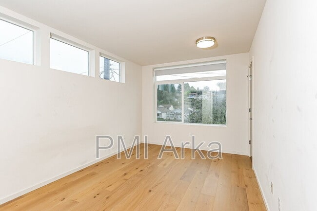 Building Photo - 5962 36th Ave S