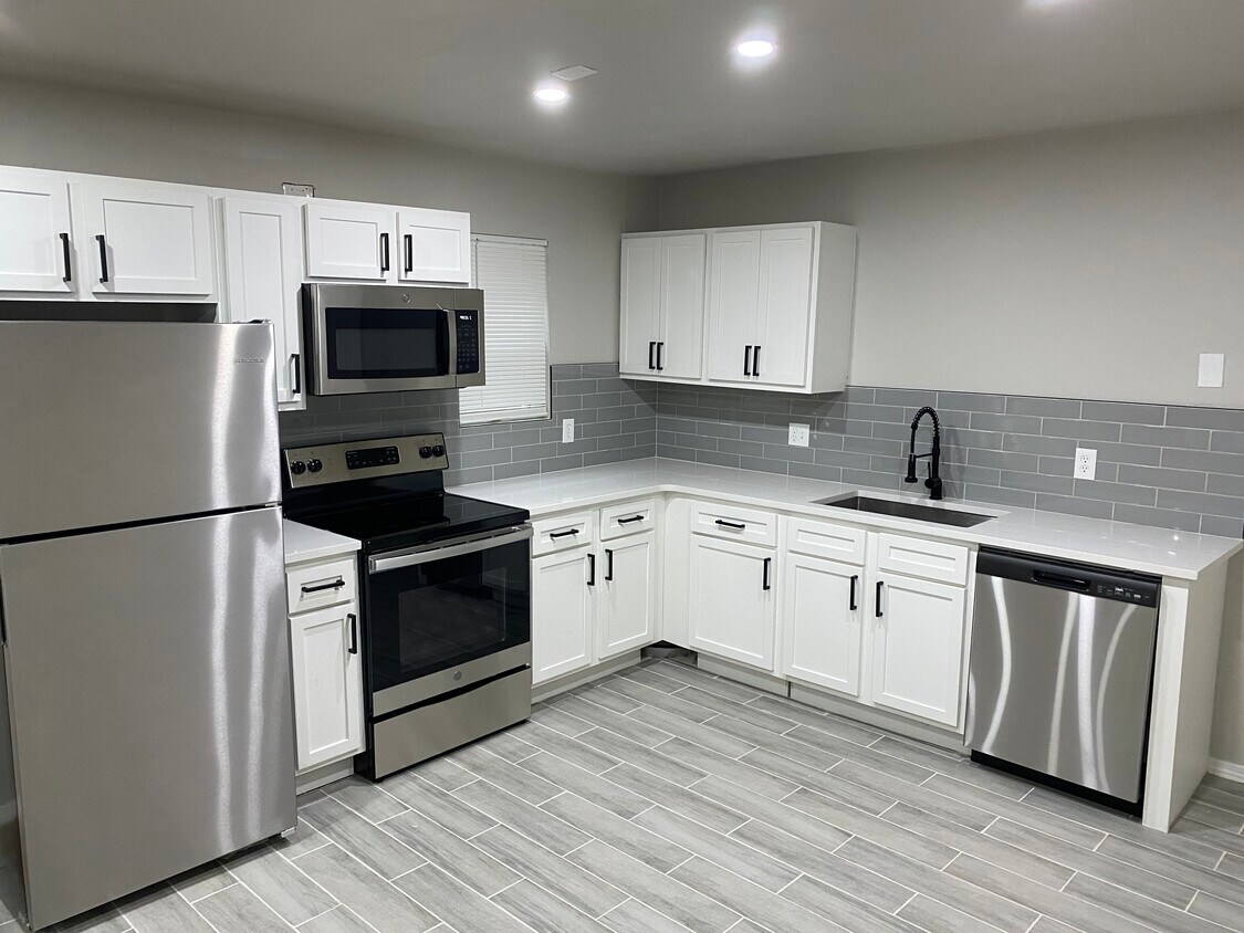 Foto principal - 735 NW 30th St