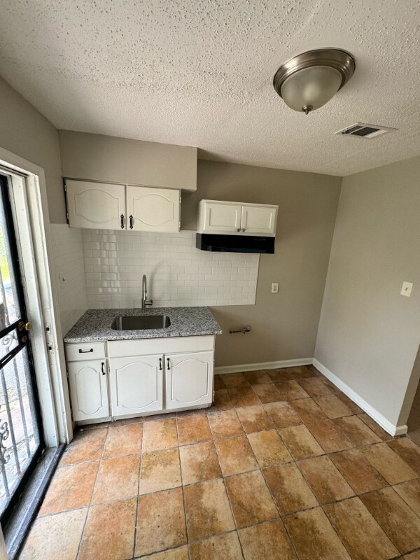 Primary Photo - 1825 Castalia St