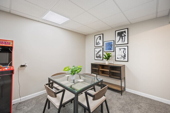 Foto del edificio - 22051 W Taylor Rd