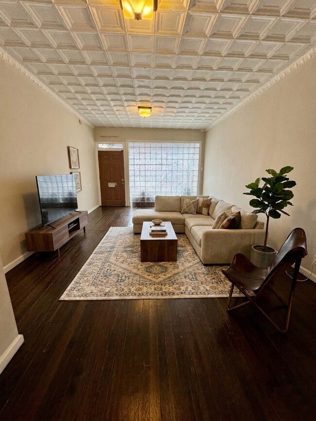 Photo - 925 E Westmoreland St Townhome