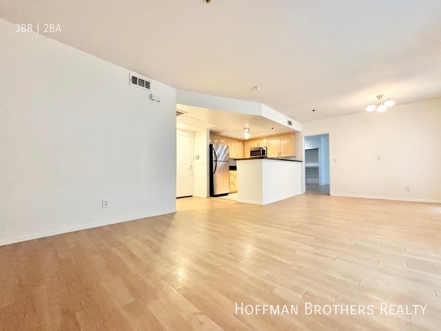 Primary Photo - 939 Palm Ave. West Hollywood, CA 90069