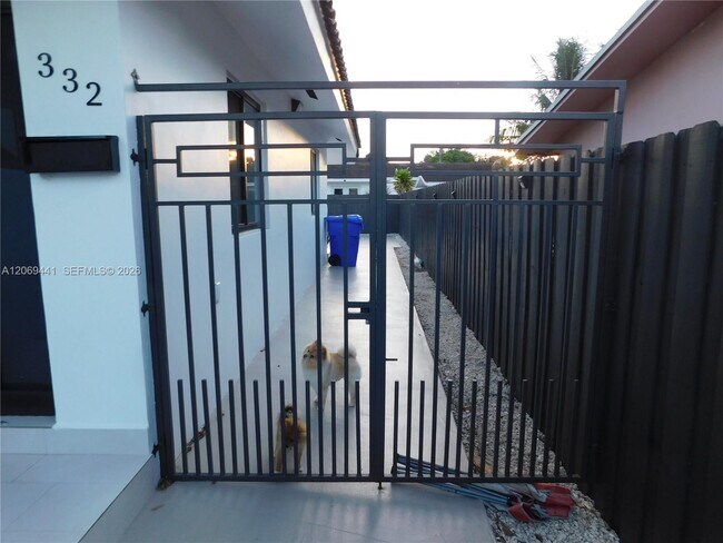 Foto del edificio - 330 NW 43rd Pl