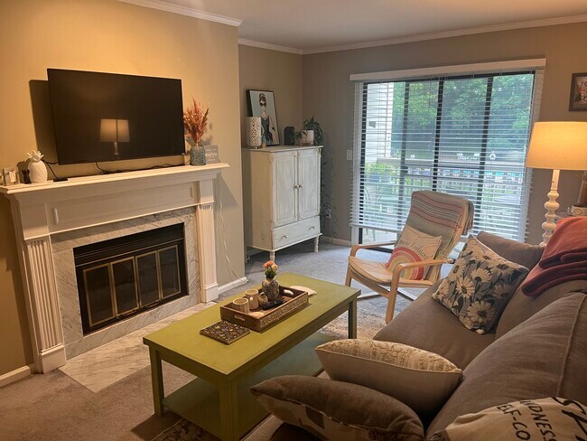 Building Photo - 277 Hillsboro Pl