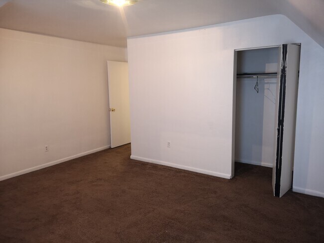 Master Bedroom - 120 S Negley Ave