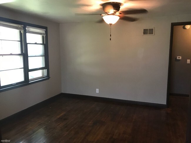 Foto del edificio - 1842 E 75th Terrace