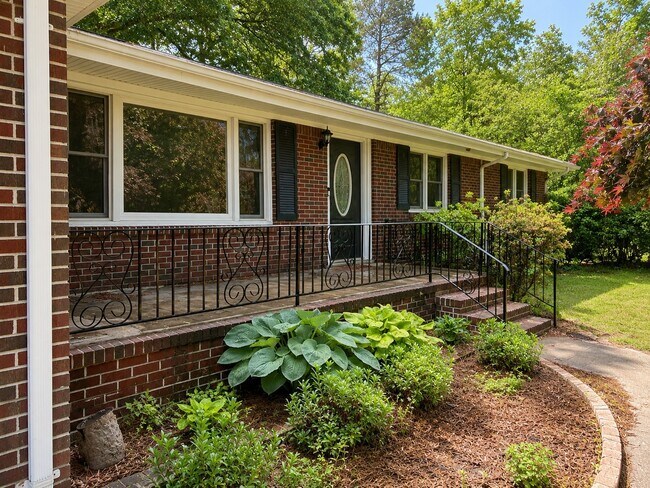 Foto del edificio - 553 Fernwood Farms Rd